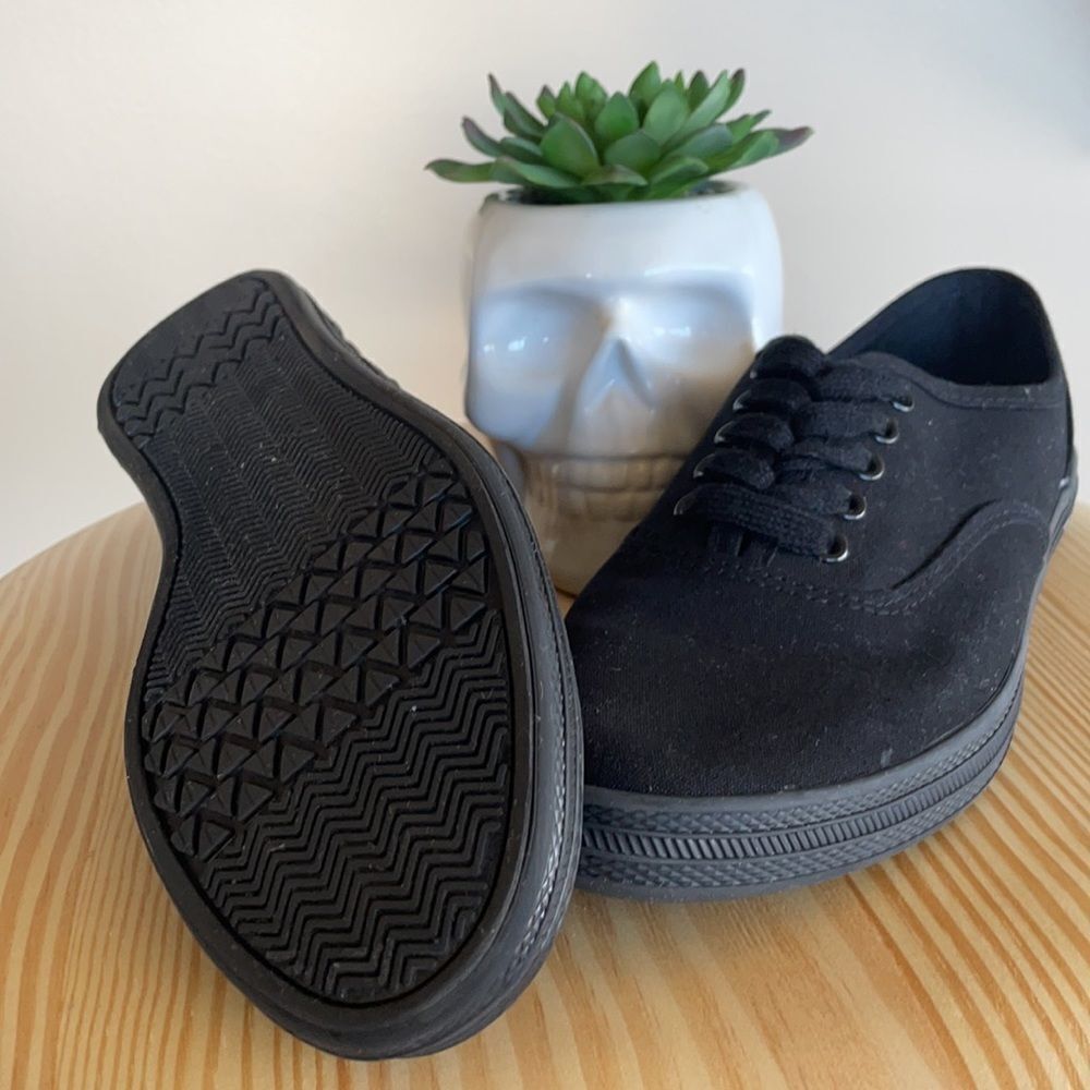 Universal Thread | Black Sneaker - Picture 3 of 9